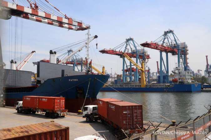 Surplus Neraca Perdagangan Indonesia Menciut Jadi US$ 0,87 Miliar di Februari 2024