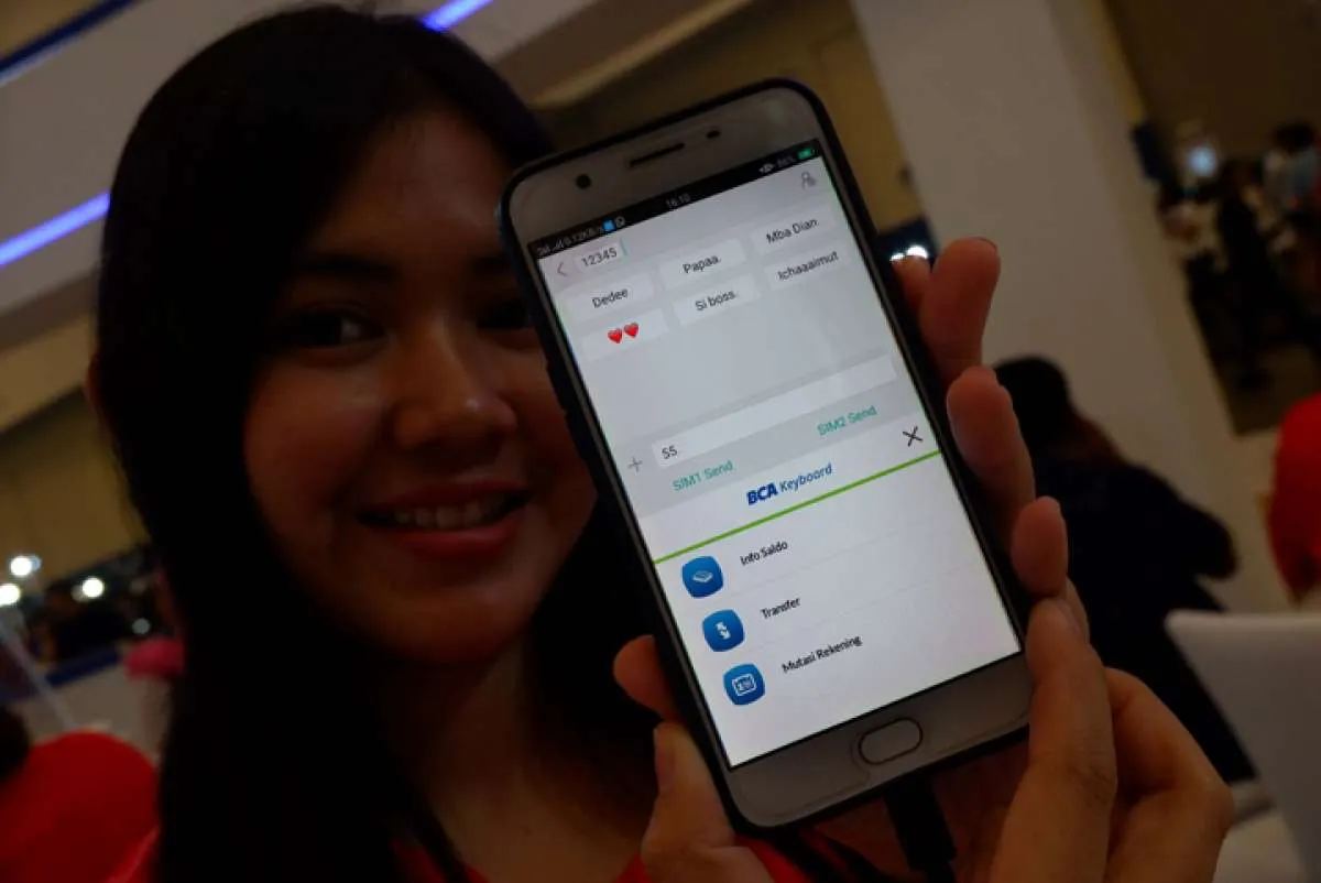WhatsApp-an sembari transfer bisa saja, asal instal BCA Keyboard