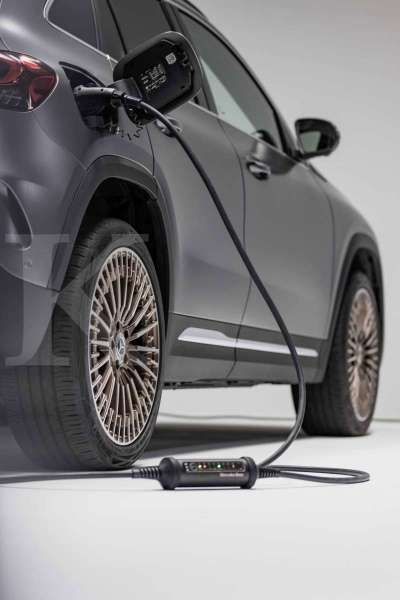 Flexible Charging System untuk Kendaraan EQ & Plug-in Hybrid: Dapat Digunakan untuk Segala Jenis Soket