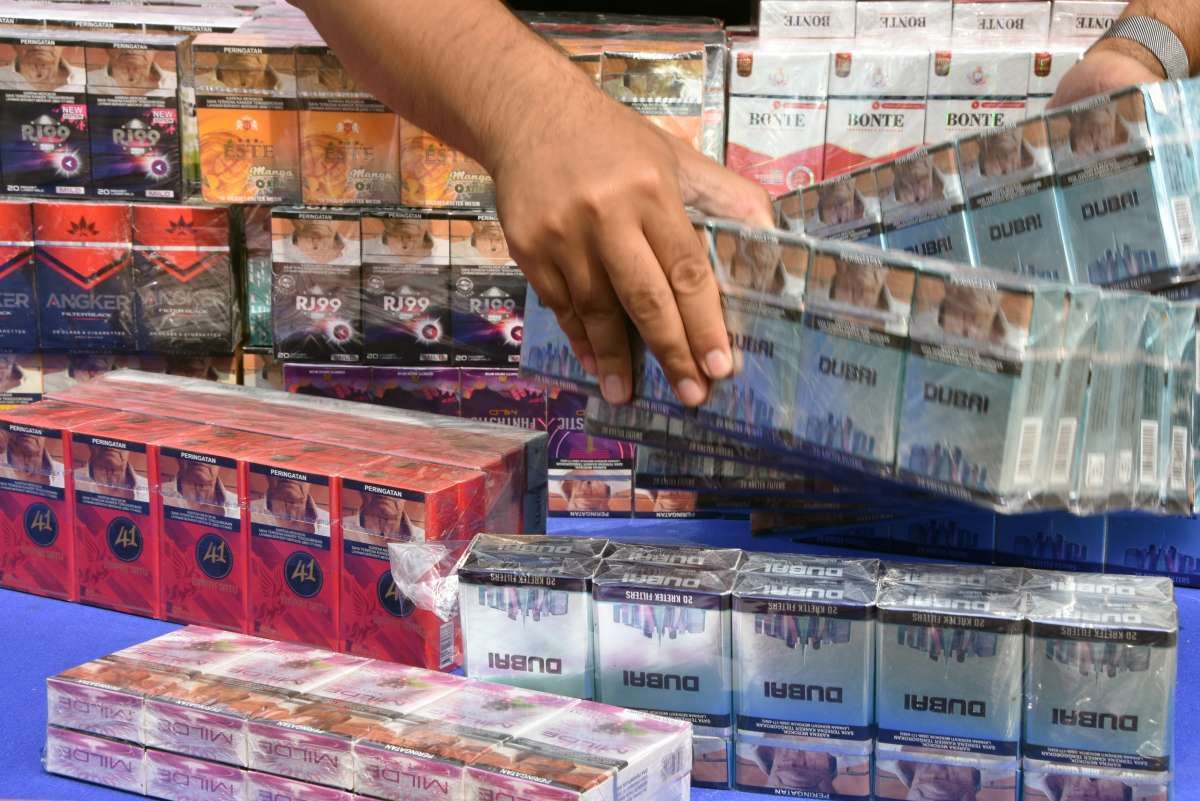Ranjang Procrustes dan Kemasan Rokok