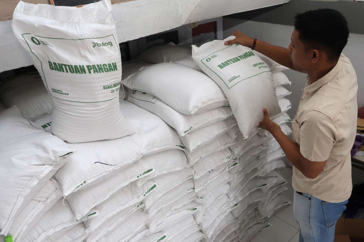 Penerima Bantuan Turun Saat Anggaran Meroket