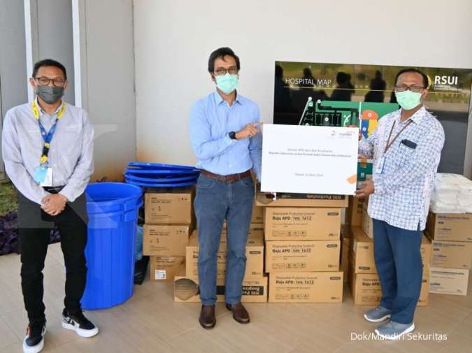 Mandiri Sekuritas Salurkan Bantuan APD untuk Tenaga Medis di RS PGI Cikini Jakarta dan RSUI Depok