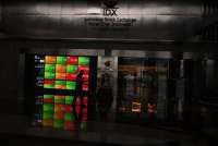 Simak Rekomendasi Teknikal Saham BBRI, MIKA, FPNI untuk Perdagangan Selasa (4/1)