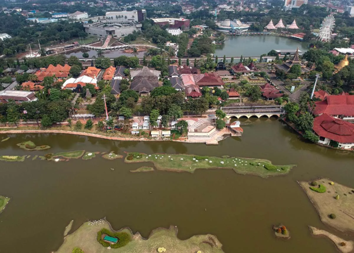 Pemerintah akan mengganti pengelola Taman Mini Indonesia Indah (TMII)