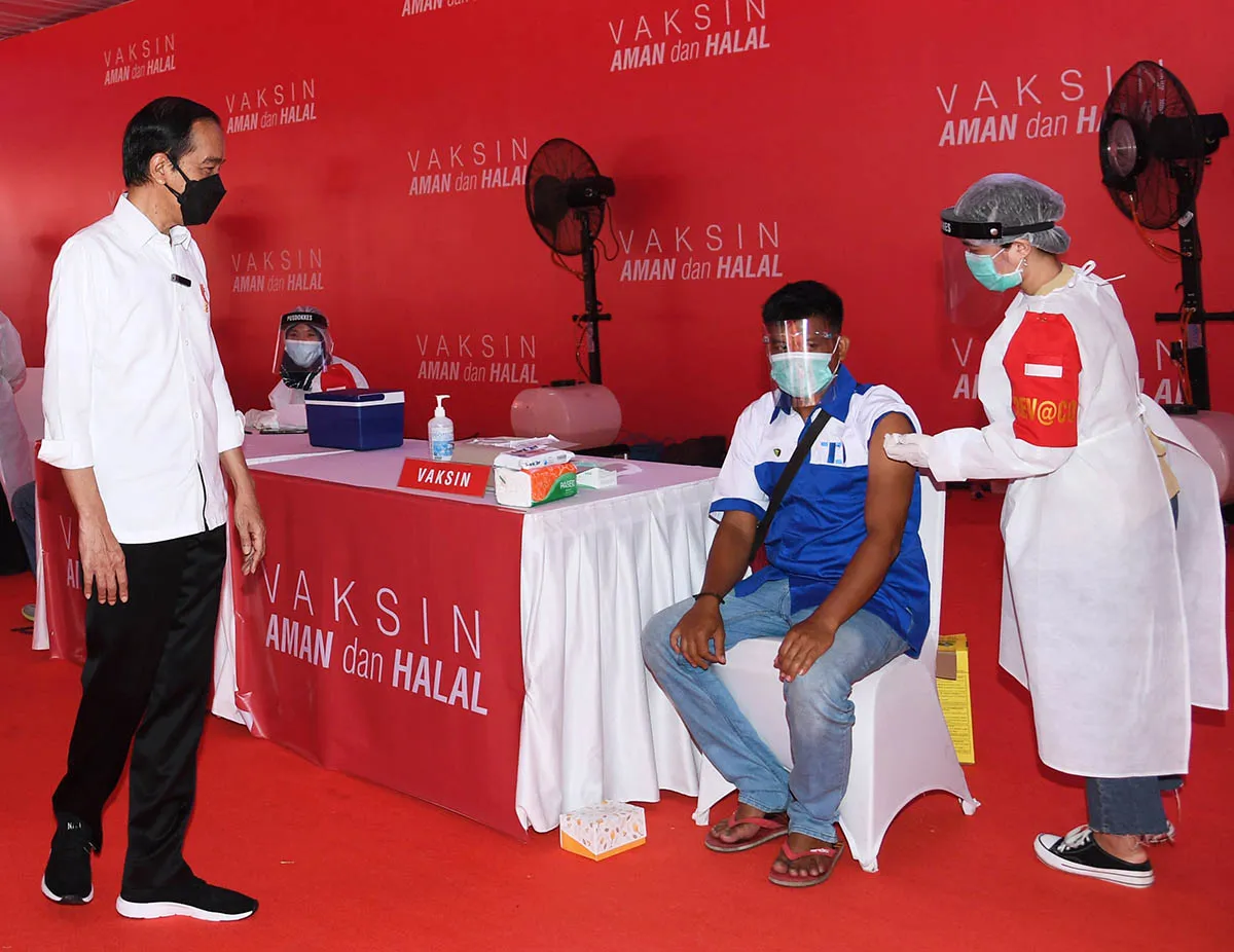 Banyak diprotes, Presiden Jokowi batalkan vaksinasi Covid-19 berbayar individu