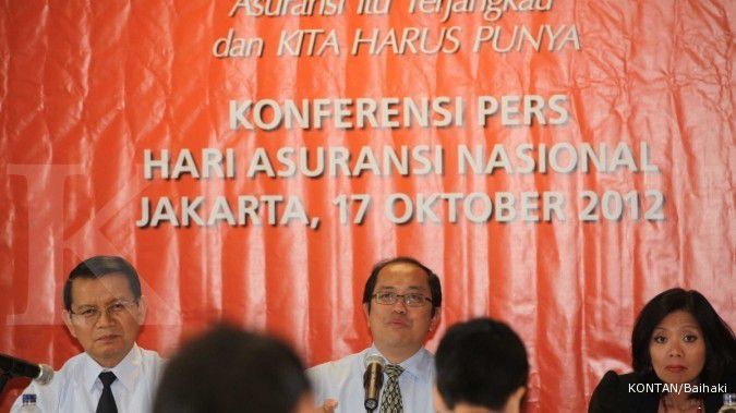 1 PMK dan 3 aturan asuransi rampung akhir 2012