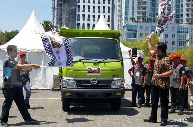 Hino kuasai pasar truk medium di Surabaya