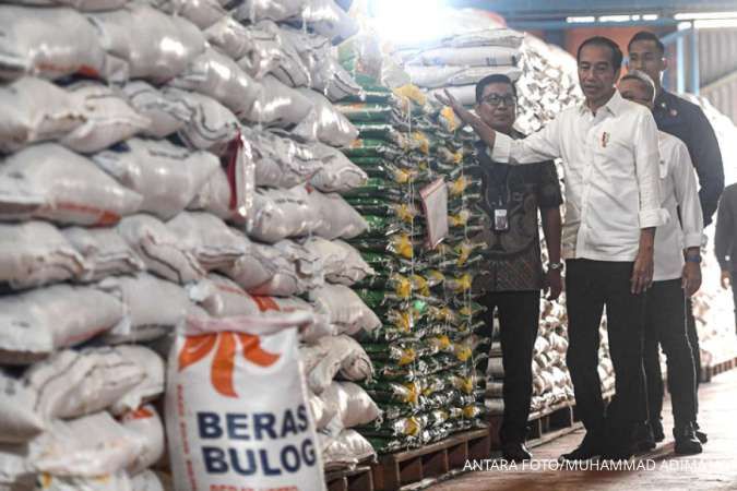 Banjiri Beras ke Pasar, Jokowi: Harga Beras Akan Turun dalam Dua Minggu ke Depan