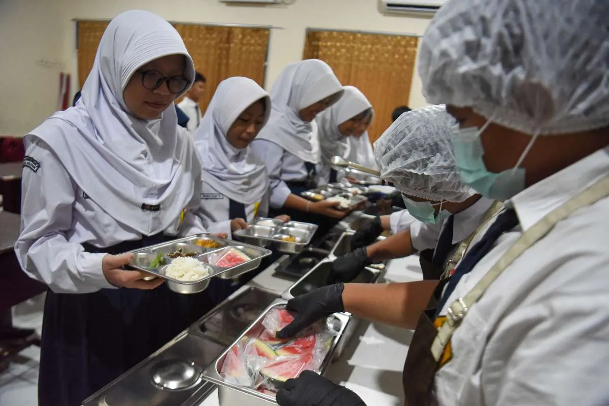 Riset INDEF: 22% UMKM Alami Penurunan Usaha Akibat MBG dan 14% Akibat KDMP