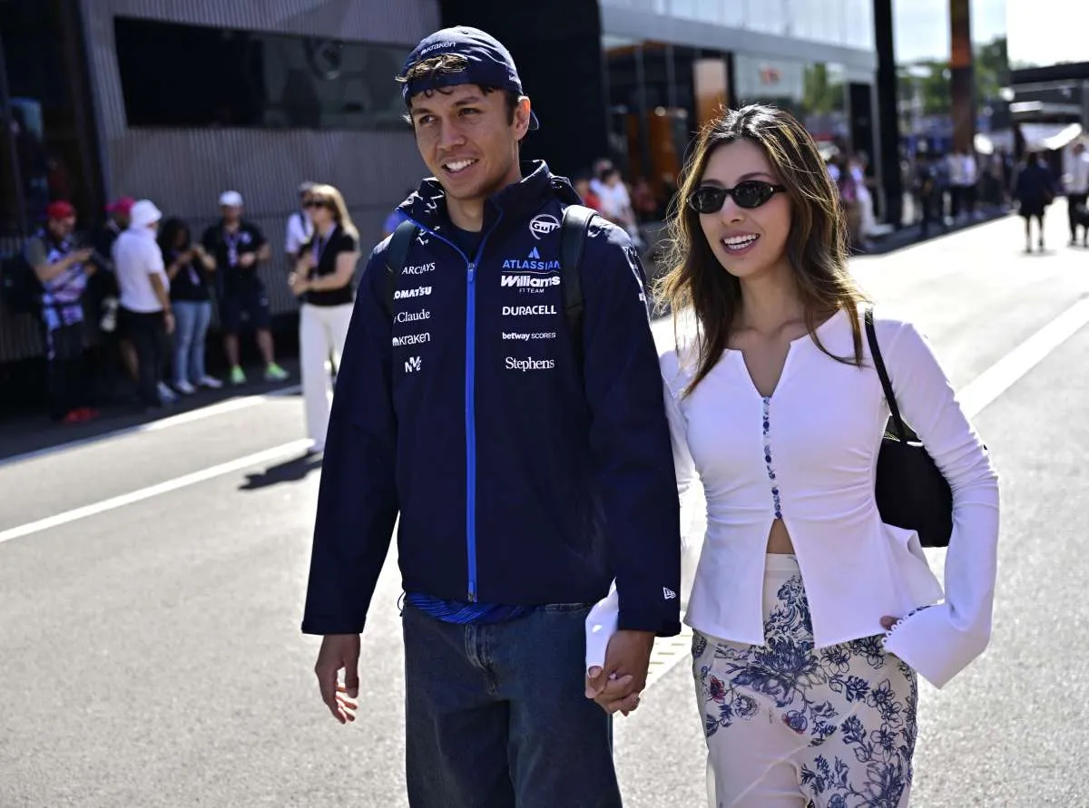 Alex Albon Perpanjang Kontrak dengan Williams untuk Musim Balap 2027