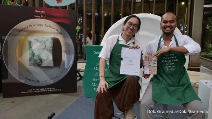 Buku Seorang Pria yang Melalui Duka dengan Mencuci Piring Diangkat ke Layar Lebar
