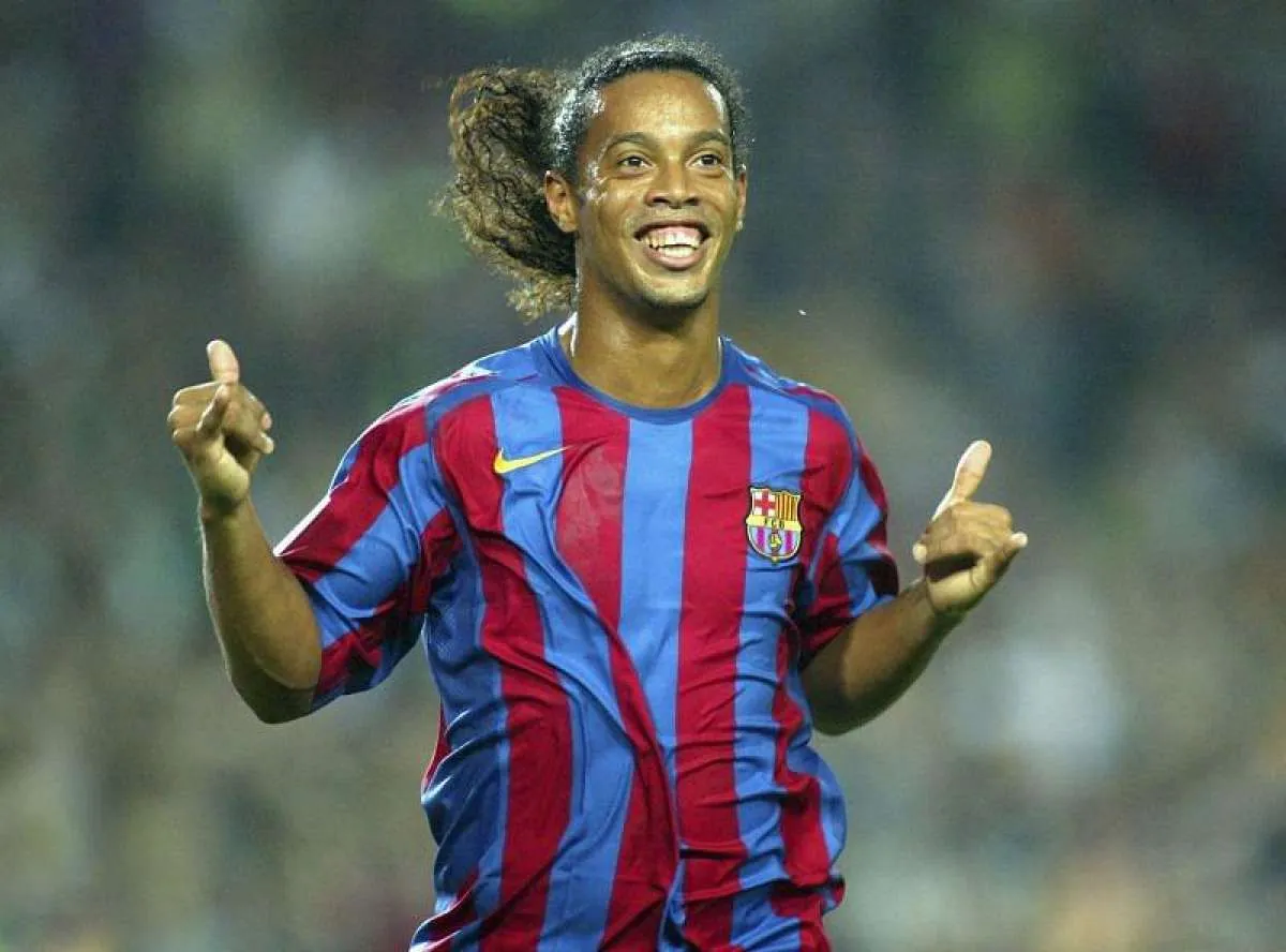 Mantan jebolan akademi Barcelona: Ronaldinho lebih baik dari Messi