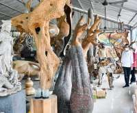 Momen Jokowi mampir ke toko kerajinan yang sepi di Ubud karena pandemi