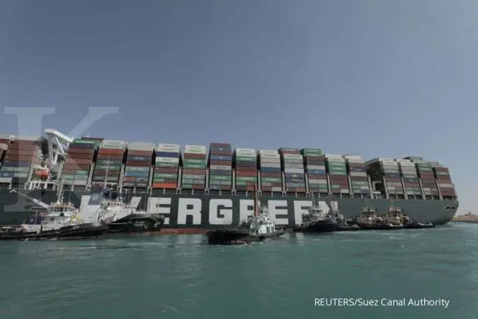 Diggers and dredgers struggle to free ship blocking Suez Canal