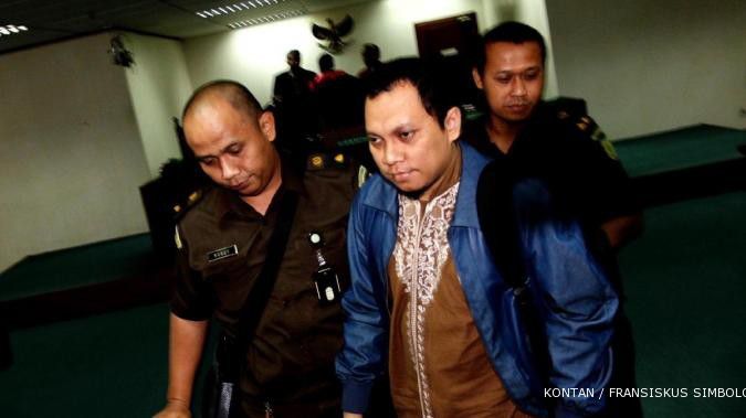 Gayus diperiksa sebagai saksi untuk kasus Dhana