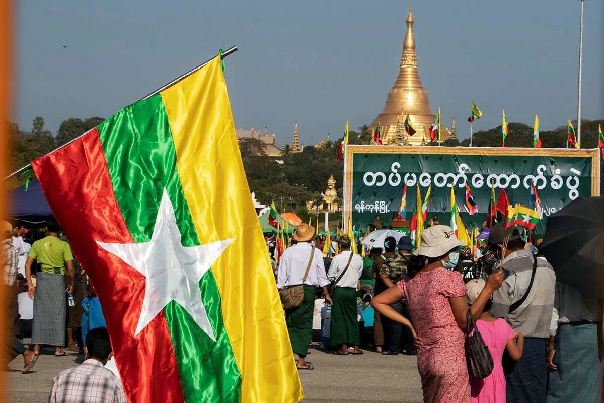 Ledakan bom paket di Myanmar menewaskan lima orang