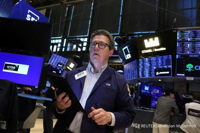 Wall Street Wavers as Volatile Week Draws to a Close