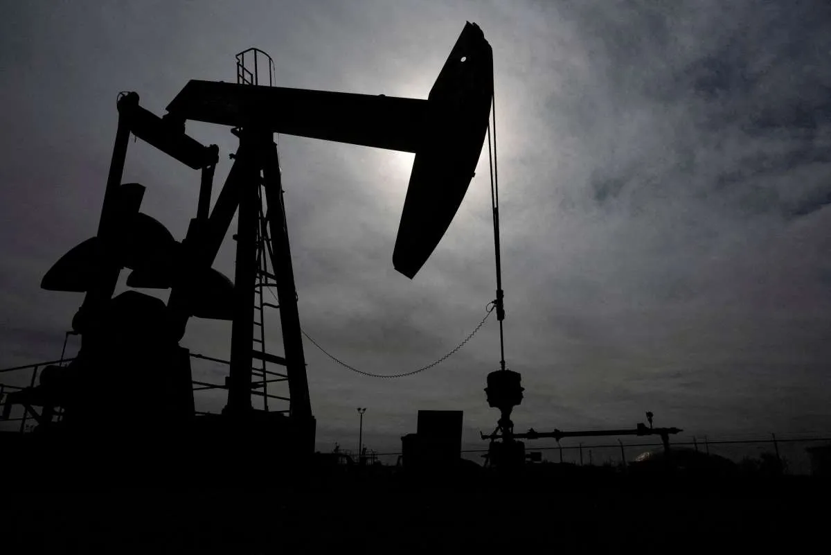Harga Minyak Anjlok 4% ke Level Terendah Tiga Bulan, Pasar Tunggu Damai AS–Iran