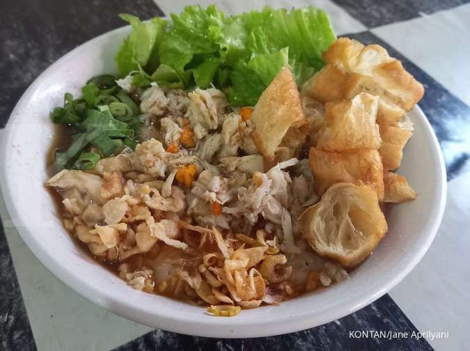 Menguuji Gurihnya Bubur dan Bakmie Hokie