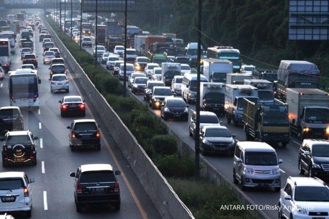 Ganjil genap mulai berlaku, lalu lintas tol Jakarta-Cikampek terpantau lancar