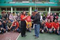 Home Credit Bagikan Lebih dari 2.600 Paket Lebaran kepada Komunitas Disabilitas