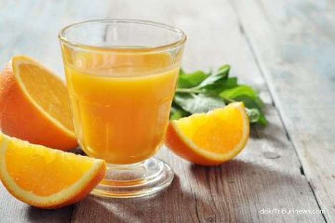 Buah jeruk juga bisa menjadi salah satu jus penurun darah tinggi.