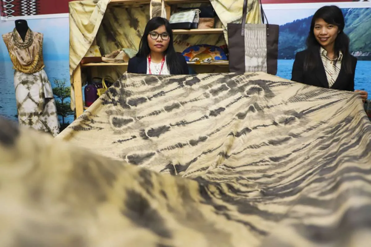 Bentangan kain shibori sudah sampai panggung fesyen nasional 
