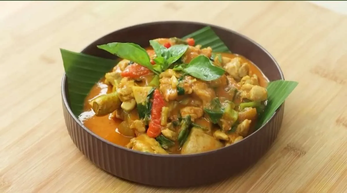 Resep Ayam Oseng Bumbu Pepes Ala Devina Hermawan yang Empuk, Wangi dan Pedas Nendang