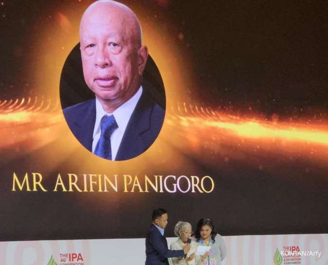 Arifin Panigoro Terima Lifetime Achivement Award dari IPA