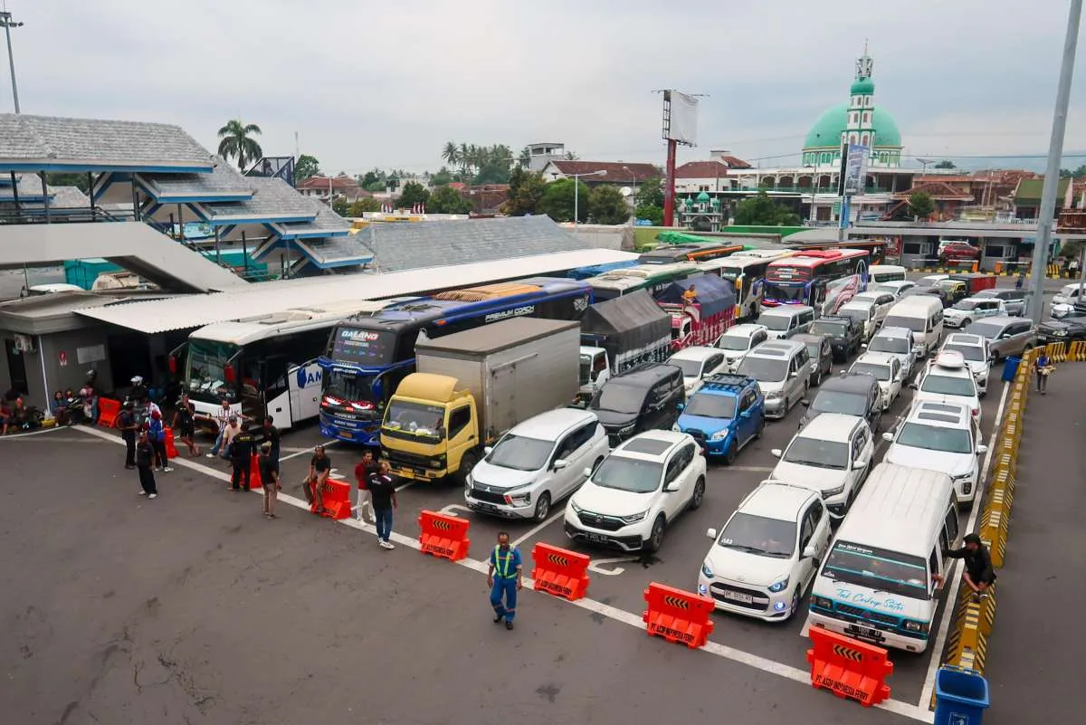 Ancaman Gelombang Tinggi di Selat Bali Selama Nataru, Menhub Minta Kapal Laik Laut