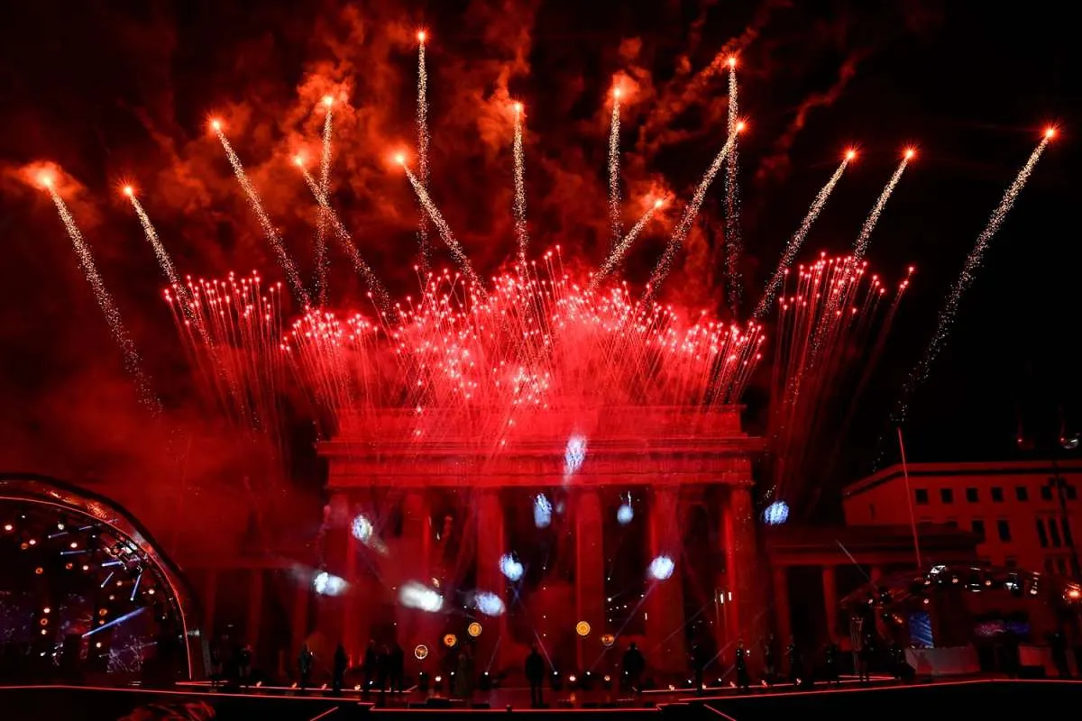 Besok Malam Tahun Baru 2025, Ini Ucapan, Tanggal Merah & Cuti Bersama Tahun 2025