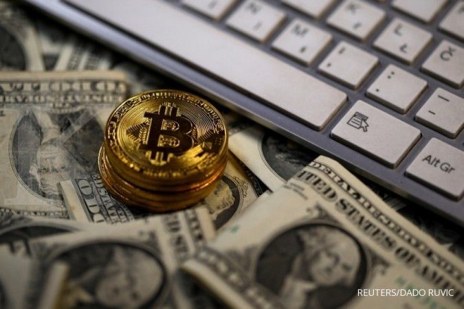 Bitcoin futures surge 21 percent on debut 