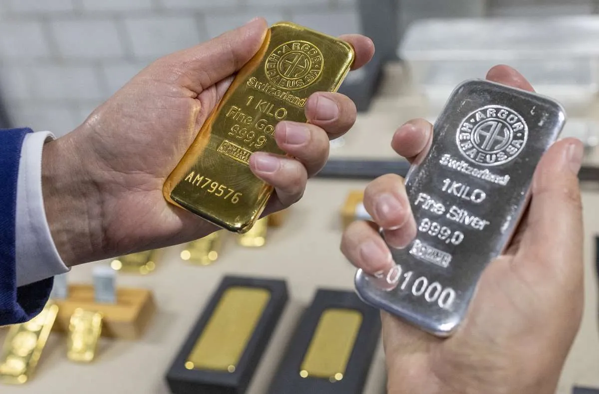 Emas Bertahan di Atas US$ 4.000, Perak Tembus Rekor Psikologis US$ 50 di Kamis (9/10)