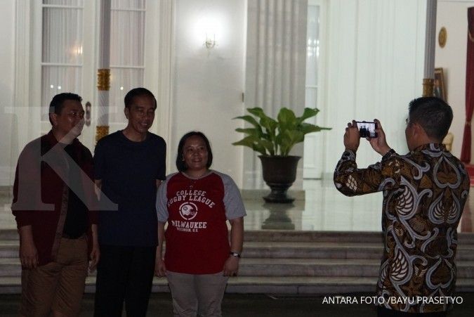 Warga & wisatawan sambut kedatangan Jokowi di Istana Negara Gedung Agung Yogyakarta