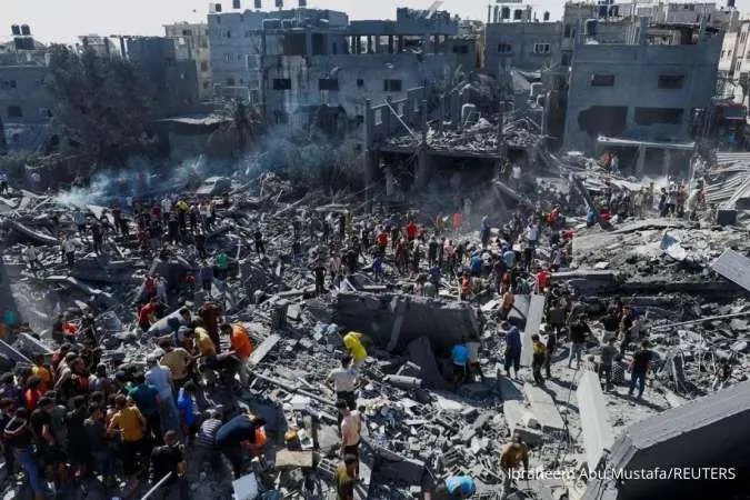 Israel Pounds Gaza, Hamas Fires Rockets as Netanyahu Indicates Long War
