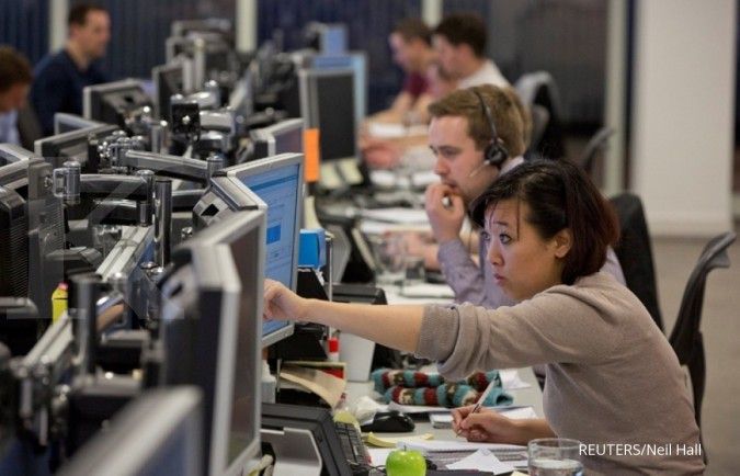 European shares open on a cautious note