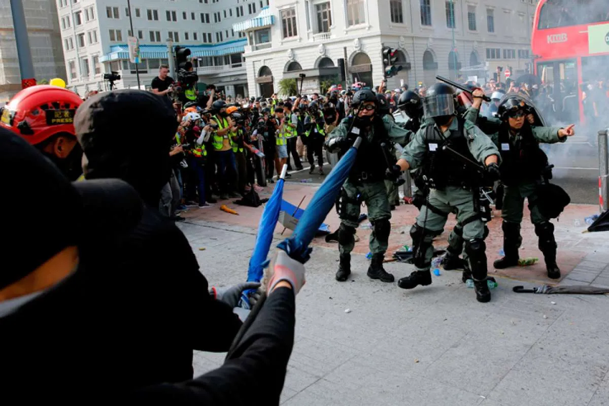 Hong Kong akhirnya mengalami resesi pertama dalam satu dekade terakhir