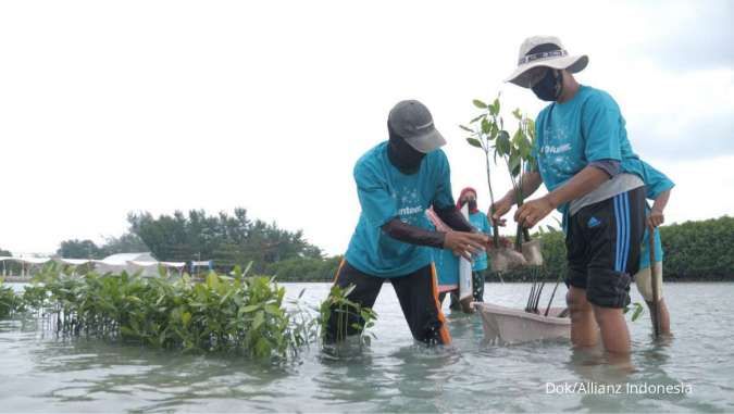 Allianz Indonesia Ajak Masyarakat Lestarikan Bumi dengan Ikut Serta Aksi World Cleanup Day & Tanam 2.000 Pohon Mangrove