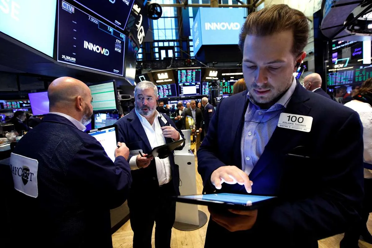 Wall Street Ambles Lebih Dari 1%, Kekhawatiran Omicron Jadi Biang Keladi