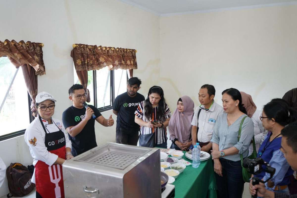 Berikan Pelatihan Wirausaha, Keluarga Mitra Gojek Siap Menjadi UKM Sukses di Manado