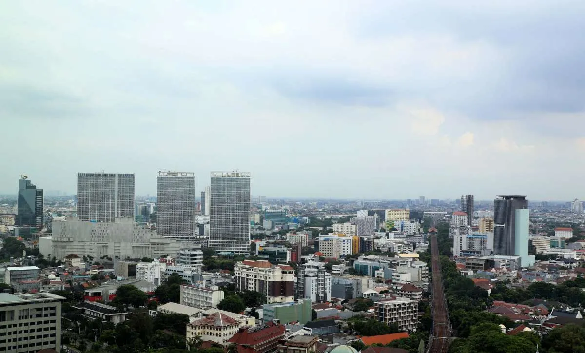 Pantau Prakiraan Cuaca DKI Jakarta di Akhir Pekan, Hujan Turun di Daerah Ini