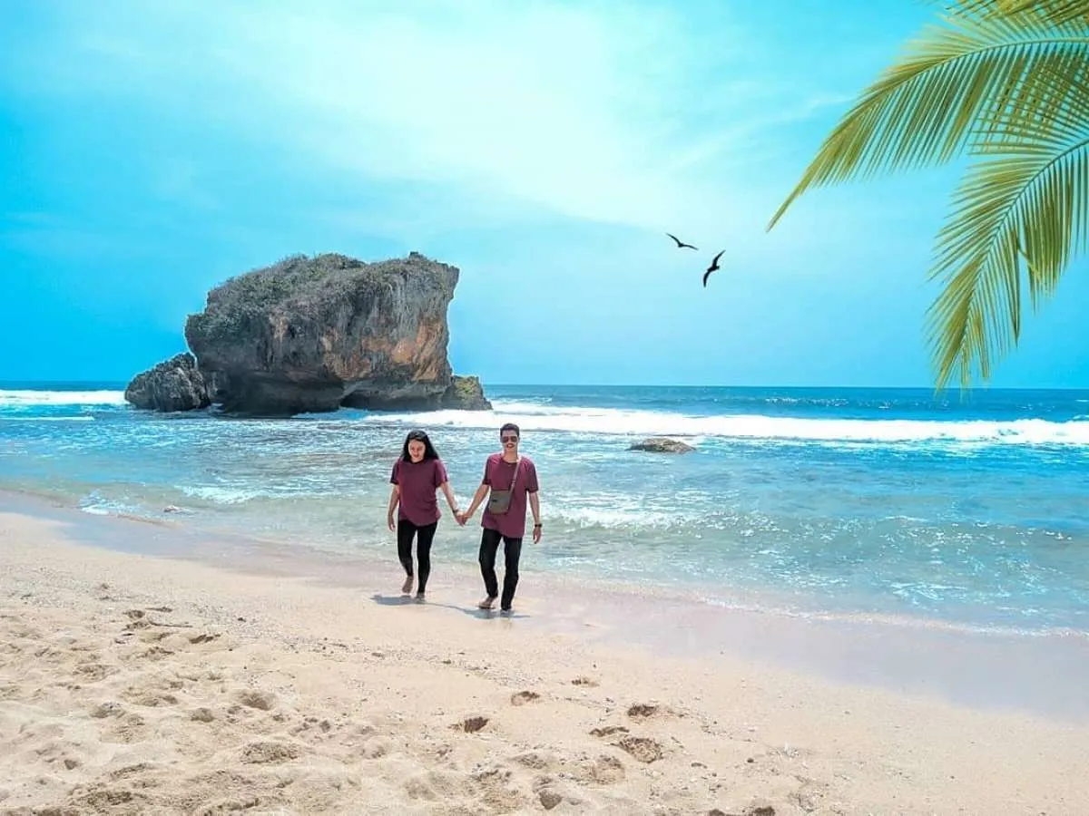 Ada di Gunungkidul, Pantai Ngrawe cocok untuk jadi lokasi foto prewedding 