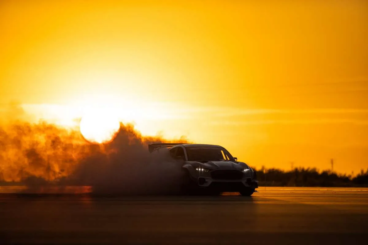 Mobil balap listrik Ford Mustang Mach-E dirilis dengan tenaga 7 mesin