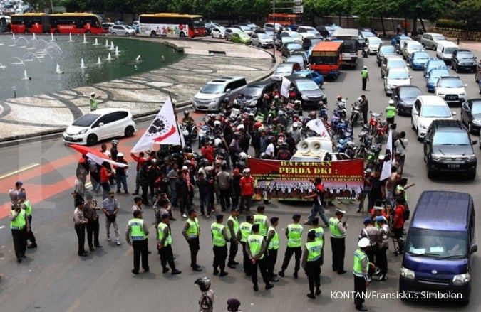 Motor sudah dibatasi, kapan mobil?