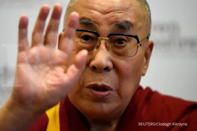 Sepanjang hidupnya, Dalai Lama telah memenuhi peran tradisionalnya bagi komunitas Tibet.