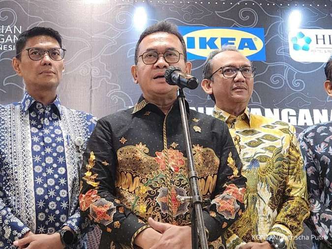 Neraca Perdagangan RI pada April 2025 Surplus US$ 0,16 Miliar, Kinerja Ekspor Turun