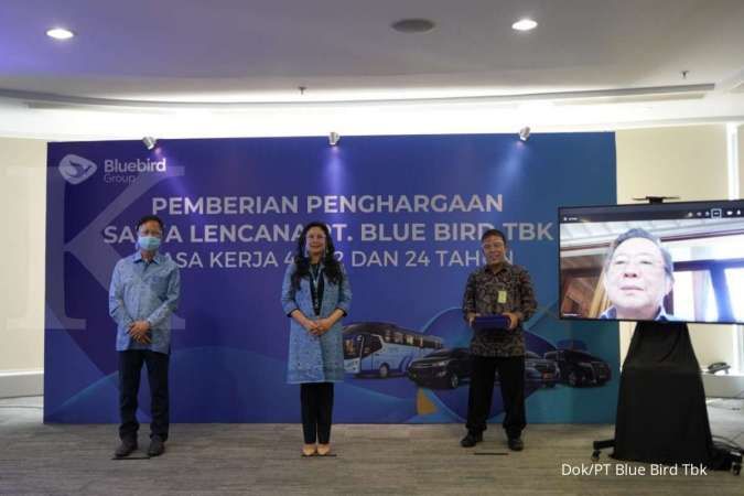 Penghargaan kepada Ratusan Pengemudi dan Karyawan Loyal Bluebird
