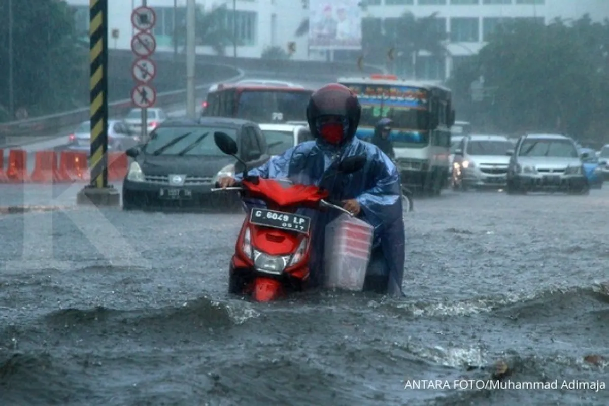 Awas, banjir melanda sebagian Jakarta Selatan
