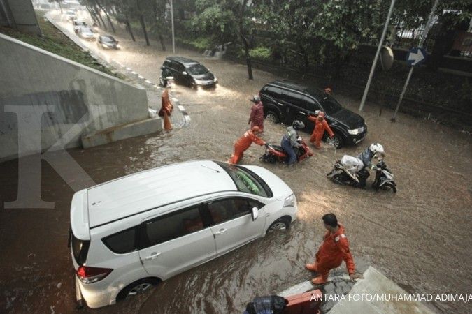 Jokowi minta Basuki dan Pemprov DKI atasi banjir