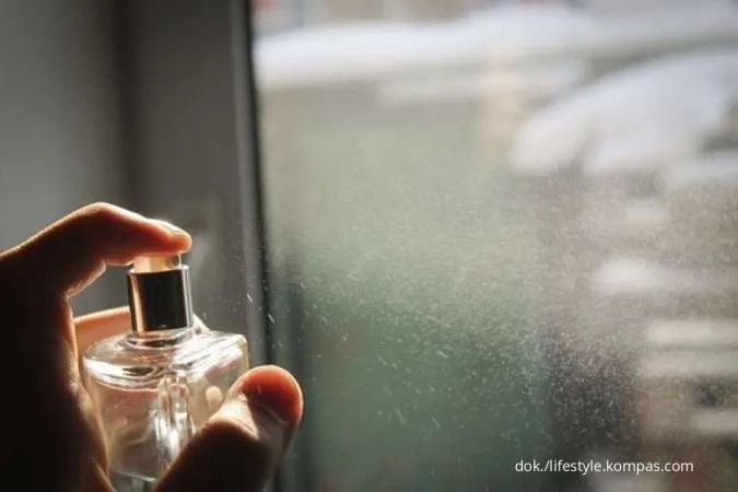 6 Cara Menggunakan Parfum yang Benar biar Tahan Lama